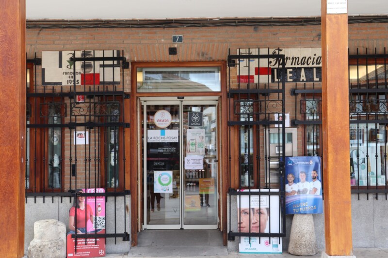 Exterior de Farmacia Leal en Pza. de la Constitución, 7