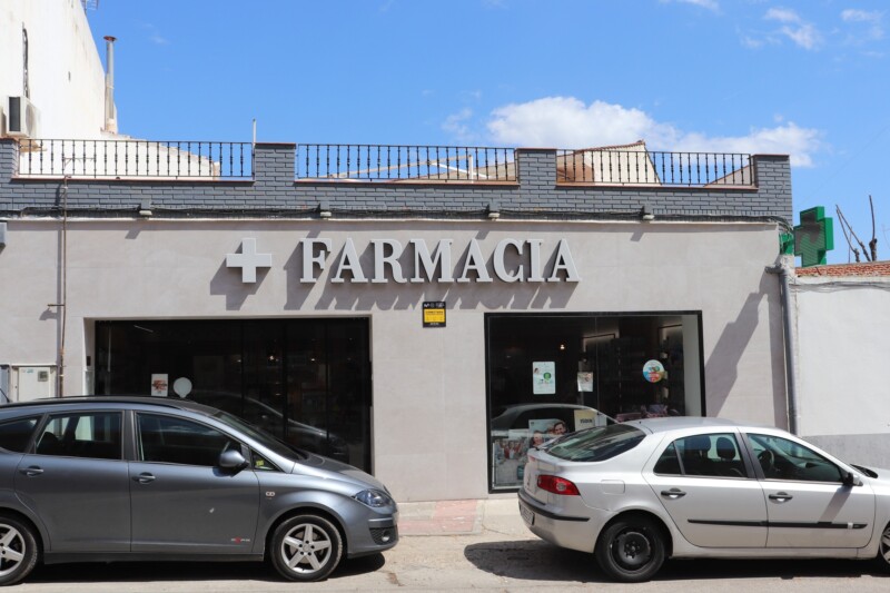 Exterior de Farmacia Clara Eugenia Navarro Castro en Avda. Madrid, 4
