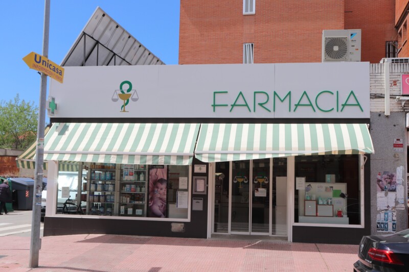 Exterior de Farmacia Arturo Sánchez Moreno en C/ Estrellas, 39